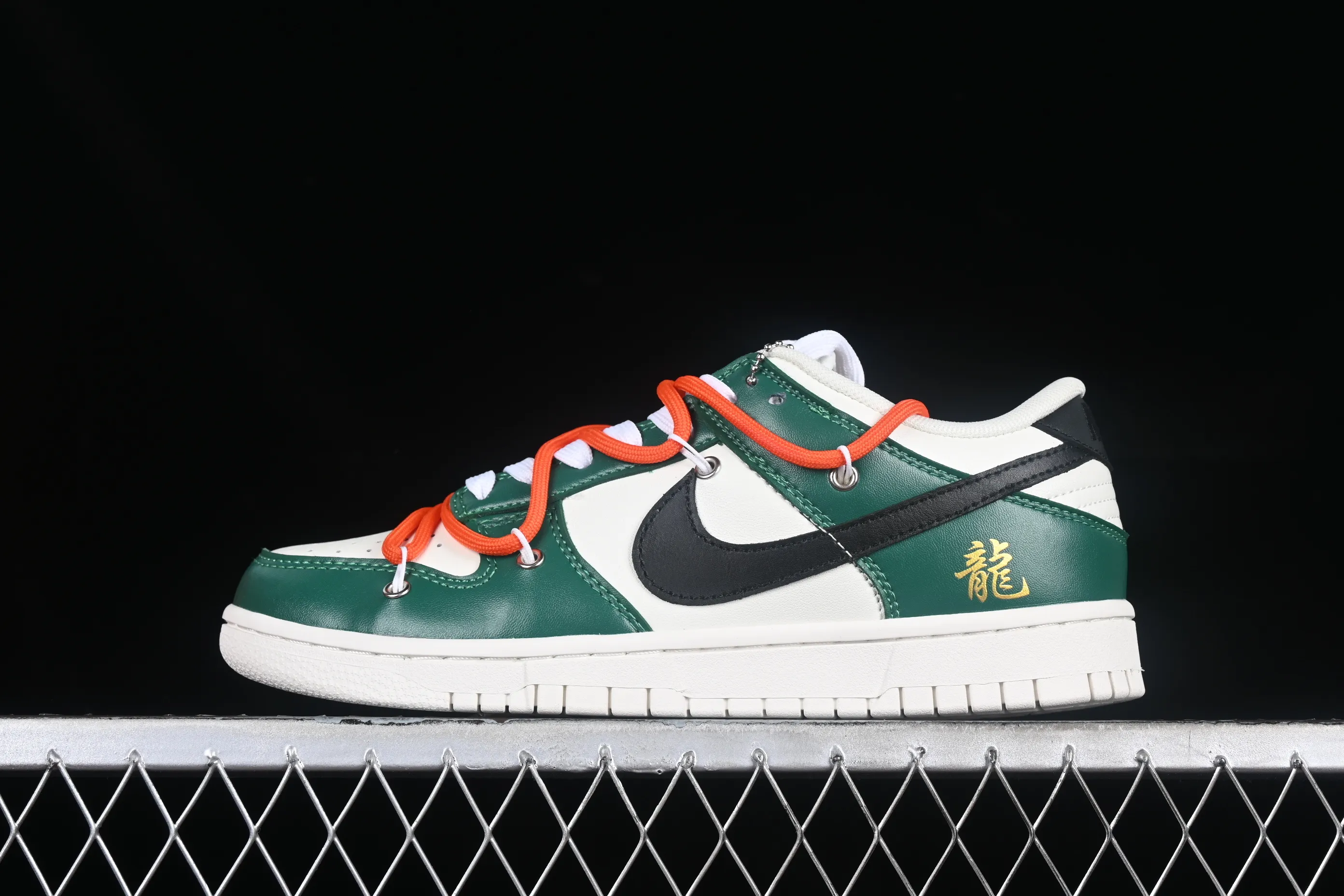 All categories Nk SB Dunk series Nk SB Dunk Low low-top sneakers Nk Dunk Low "Year of the Dragon" Year of the Dragon limited theme SB low-top casual sneakers DJ6188-100